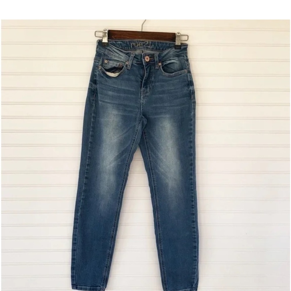 Rue21 High Rise Skinny Jeans Size 1/2 Medium Wash Denim Whiskered Slim Fit